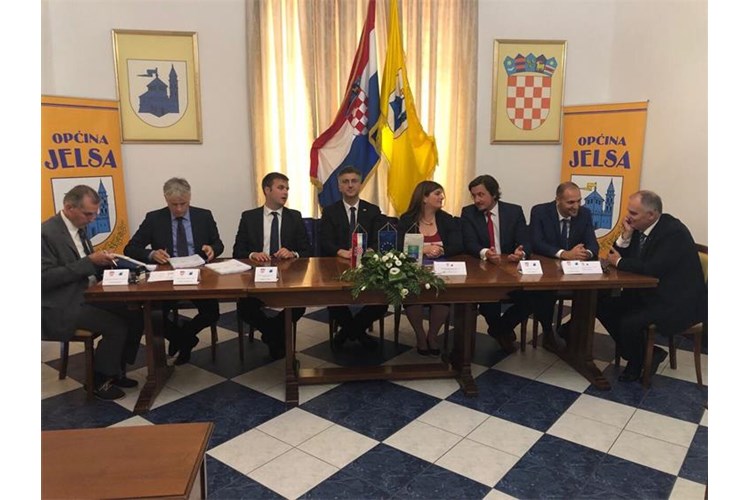Slika /slike/Vijesti/190713 jelsa.jpg
